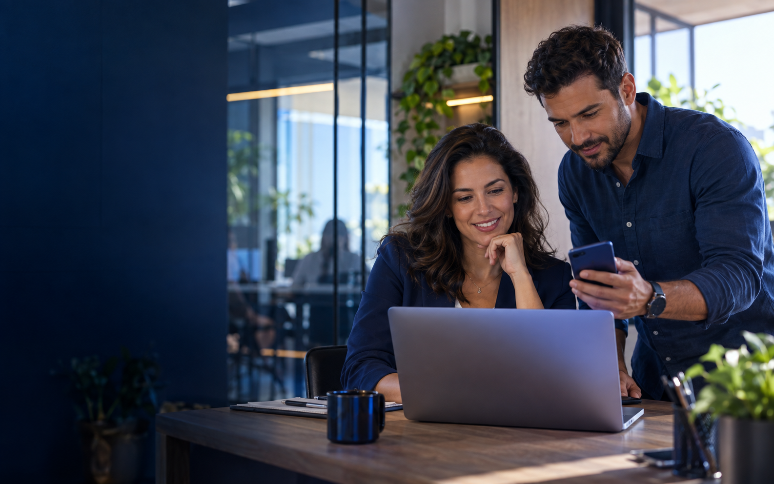 Equipe de uma empresa de serviços usando o Go Nexus